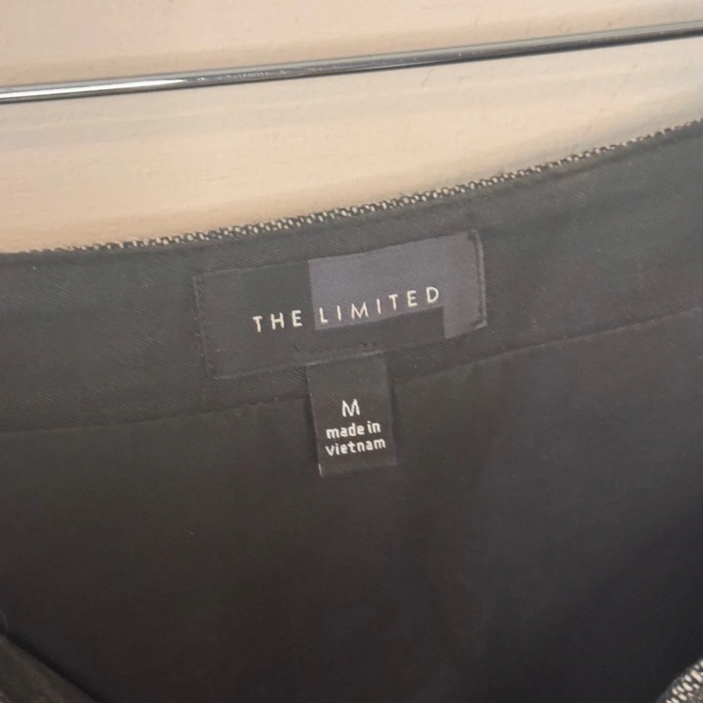 The Limited Gray Mini Skirt Size Medium